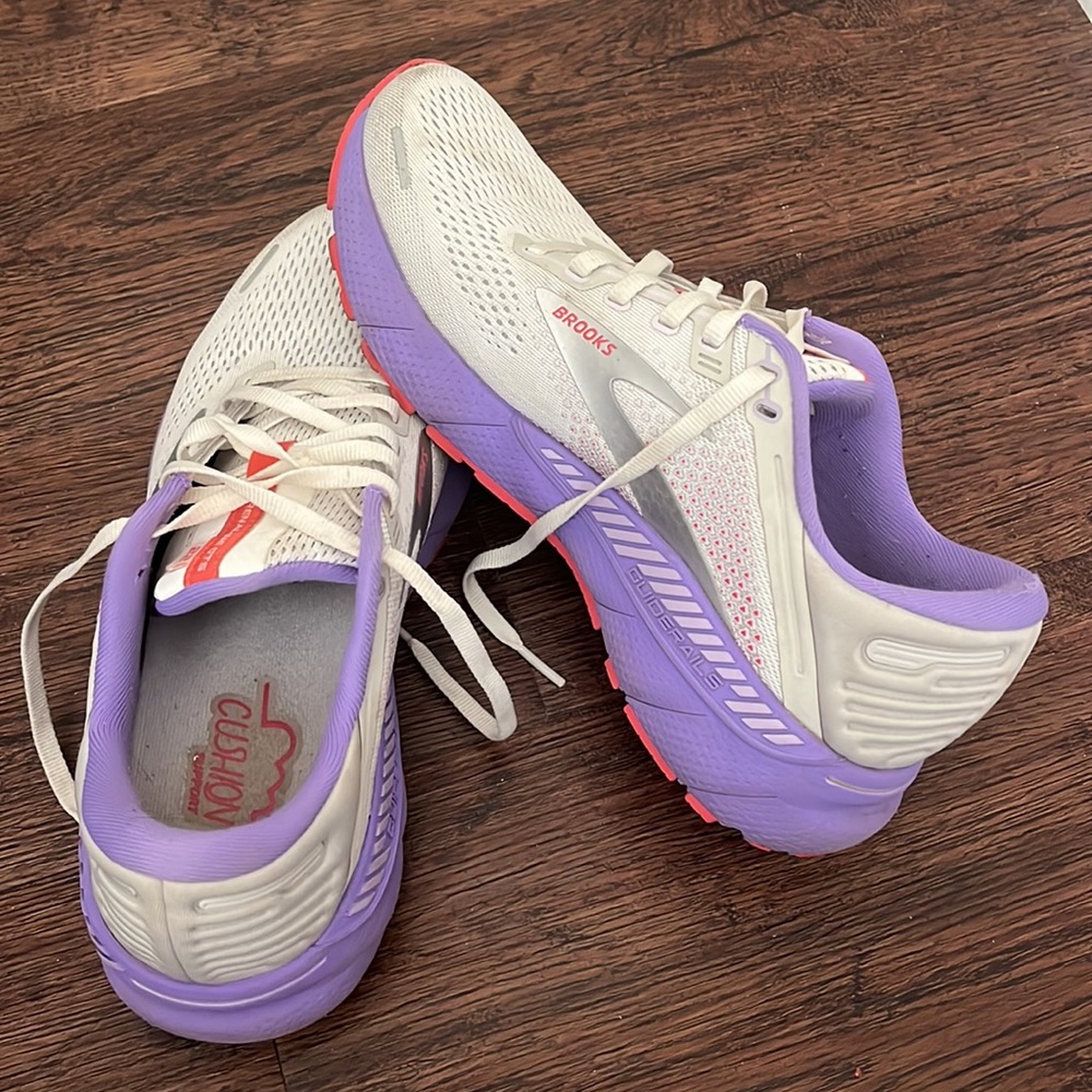 Brooks Adrenaline GTS 22